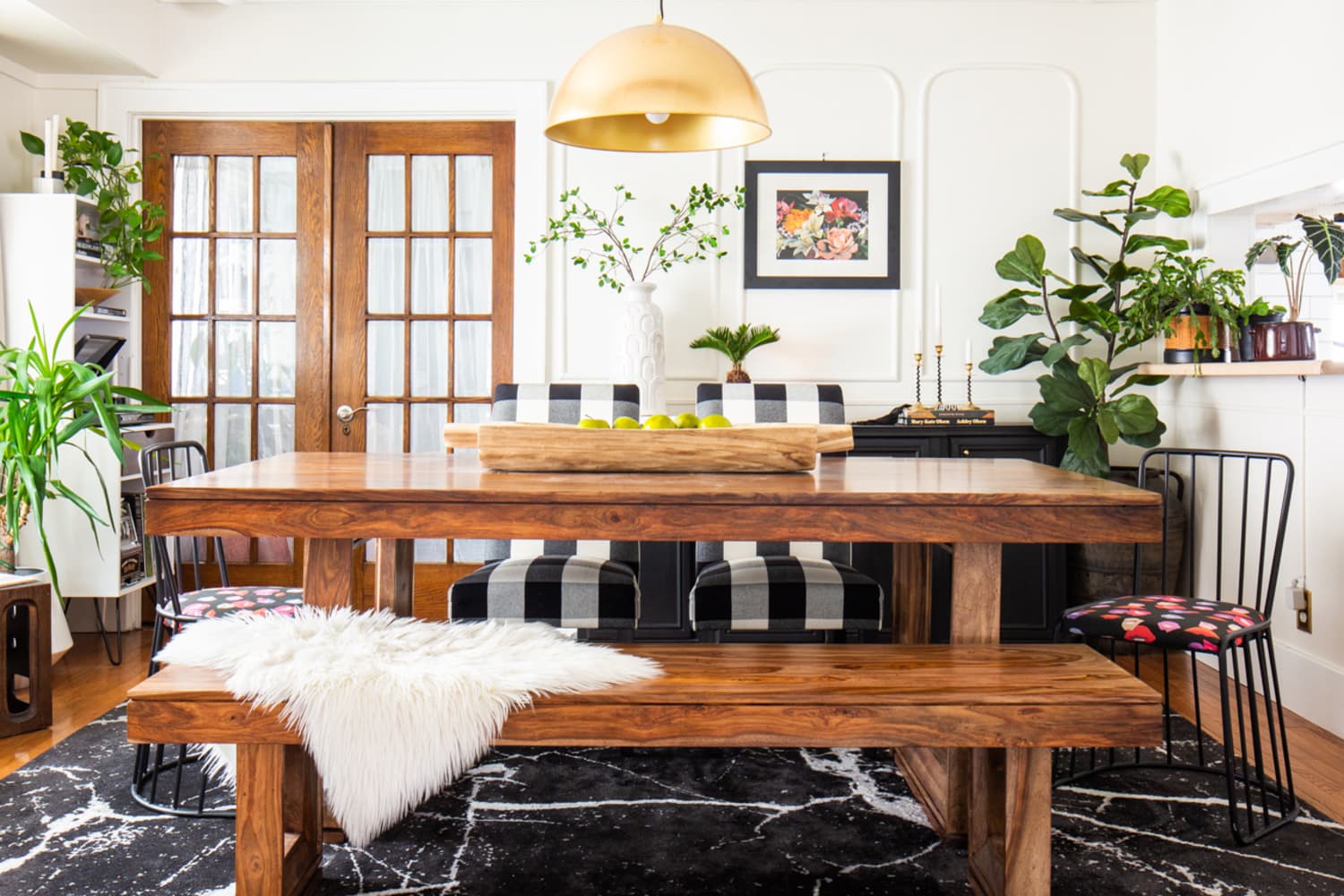 Choosing an Area Rug 4 Tips a Home Stager Swears By Apartment Therapy